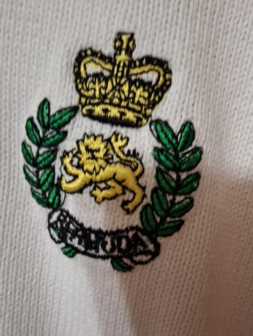 Men's White Crewneck Sweater with Embroidered Crest (Mis164)